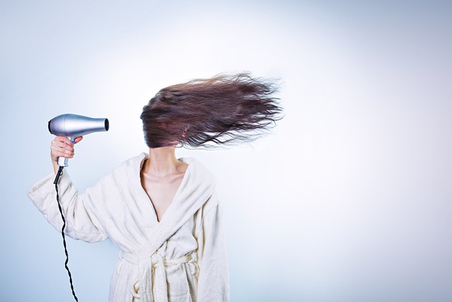 Jak obciąć włosy w domu na prosto?